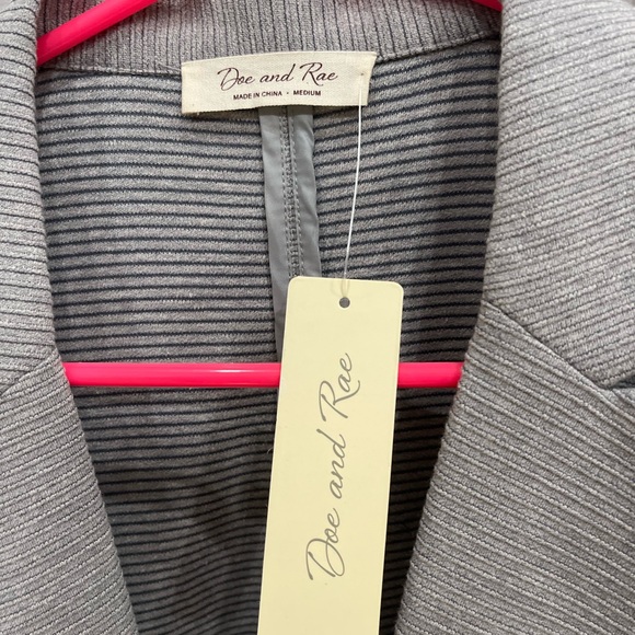 Doe & Rae Light Gray Ruffle Sleeve Blazer - Picture 4 of 7